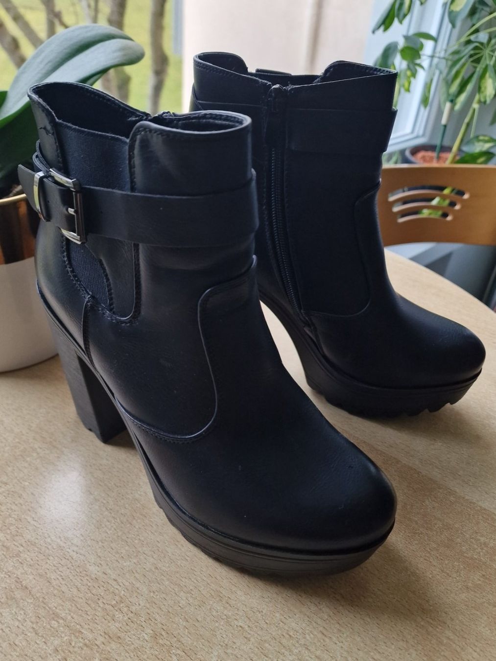 Scarpe da donna: Stiefeletten Gr. 37 – Usato da Uster venduto da Witchblade5