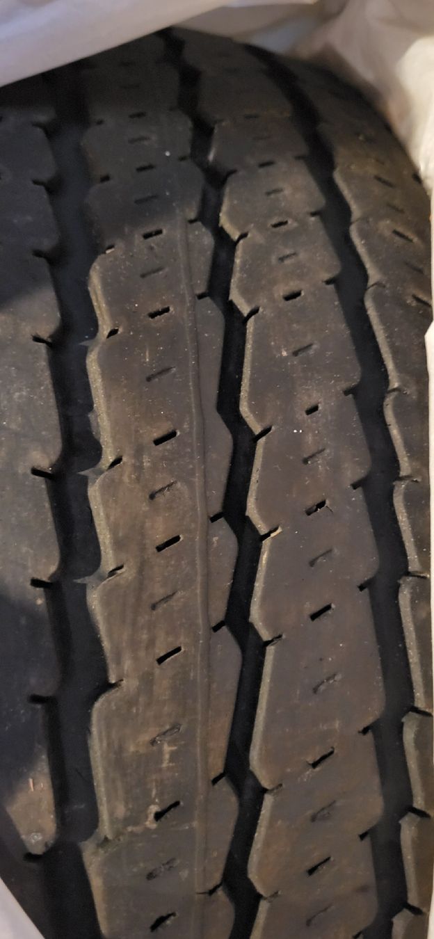 Altro in Scrittura & Disegno: Pneus Continental Vancontact 215/70 r15 – Usato da Bulle venduto da Kriss24 4