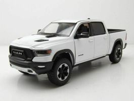 Dodge RAM V 1500 Crew Cab Rebel seit 2018 weiss / schwarz