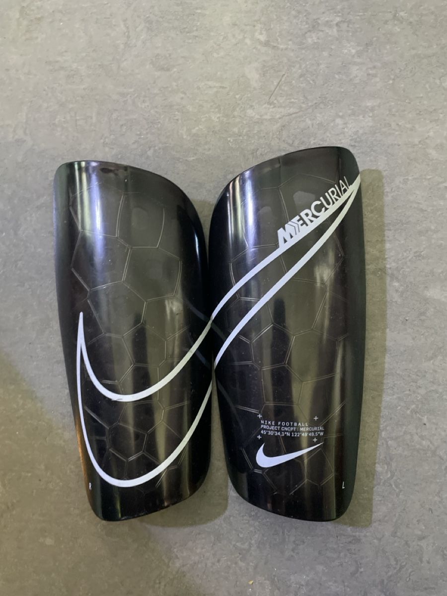 Nike Schutz & Schoner: Nike Schienbeinschoner Gr.XL – Gebraucht aus Kerns von jol_h6f8