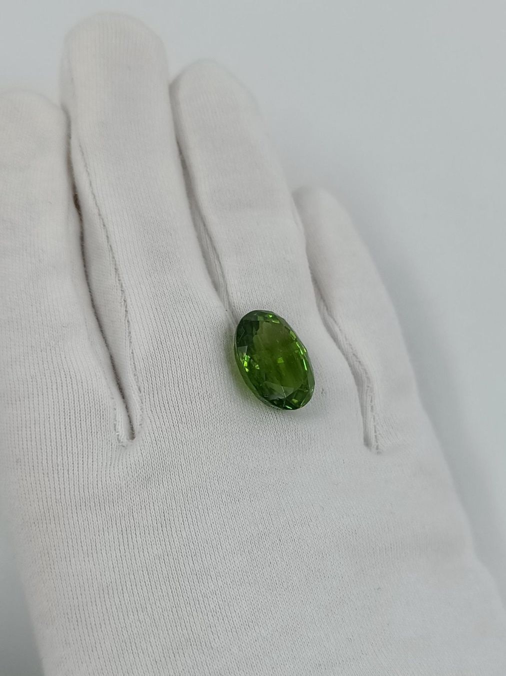 Pietre preziose: 1 GRÜNER PERIDOT, 17.26 CT. – Usato da Luzern venduto da EdiGem 8