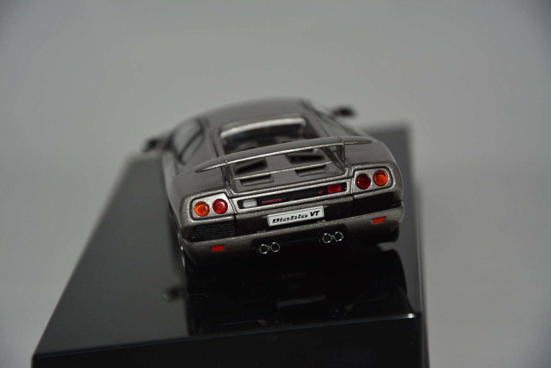 Lamborghini Modellautos: Lamborghini Diablo Coupe VT 1990 , Titanium Silver , 1:43 – Neu und originalverpackt aus Goldach von Feivel9 7