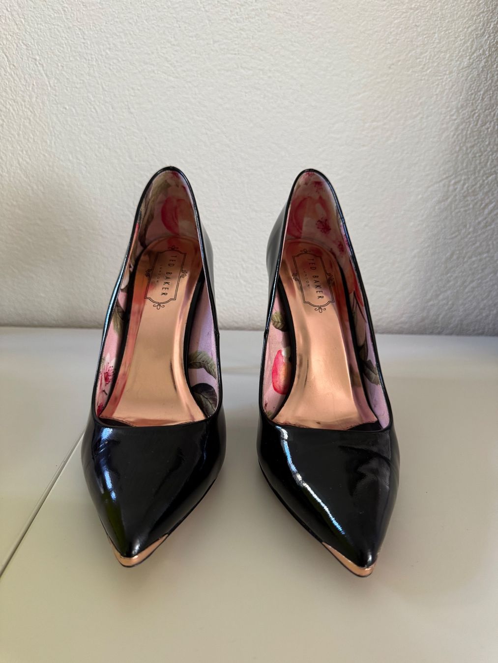 Ted Baker Scarpe da donna: Ted Baker Pumps Schwarz / Rosé Gold – Usato da Zürich venduto da sim.one00
