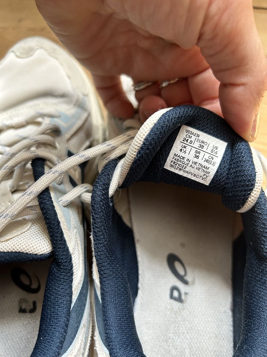 Asics Damenschuhe: Asics gr 38💜 – Gebraucht aus Basel von Nicetohave13 5