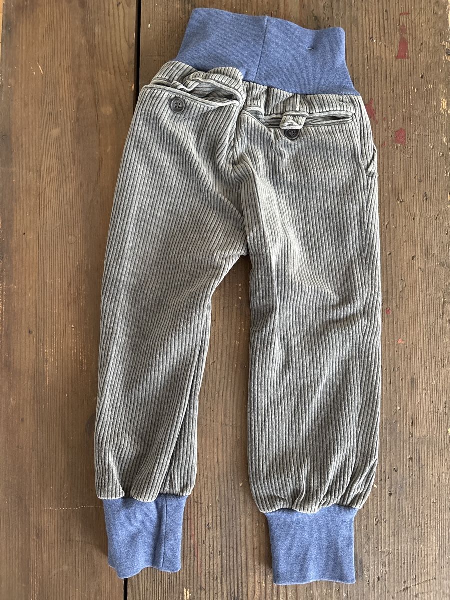 Pantalons: Cordhose Gr 92/98 – D'occasion à Mörschwil par Mibasel 1