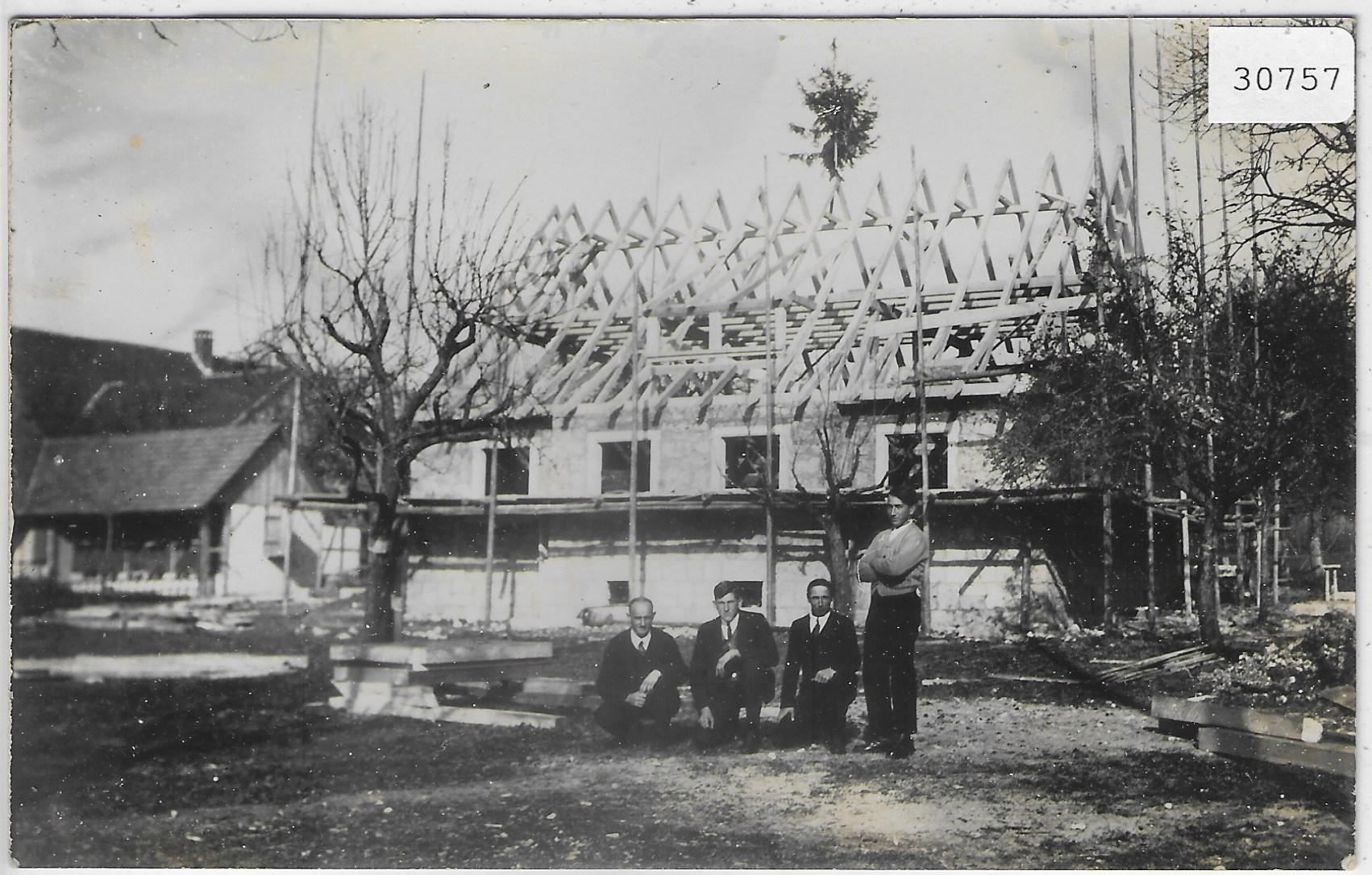 Cartoline postali: Haus im Rohbau - Richtfest – Usato da Ettingen venduto da Kartenplanet