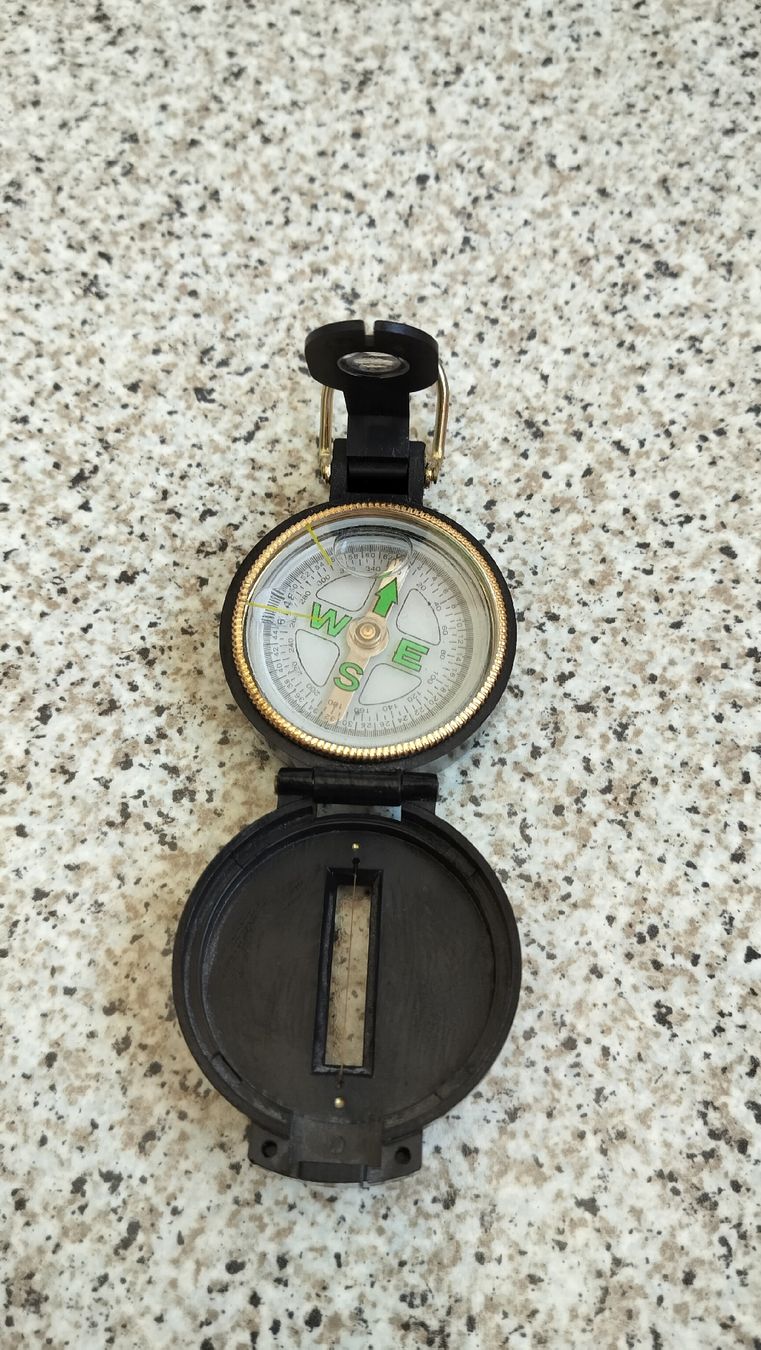 GPS & Strumenti di misurazione: Richtungskompass – Usato da Basel venduto da Meda.moja