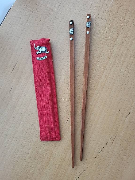 Set di posate: Essstäbchen aus Thailand – Usato da Effretikon venduto da Zebra37