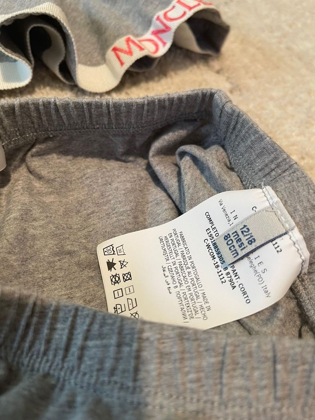Camicie, Top & T-shirt: Moncler Baby Tshirt and Short 12/18M – Usato da Zürich venduto da Bybyana 2