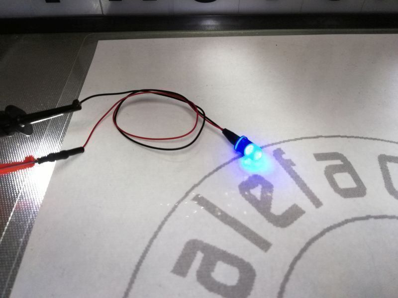 Componenti elettronici: LED 5mm verkabelt, 12V DC, blau diffus – Nuovo (secondo la descrizione) da Luzern venduto da Salefactory 1
