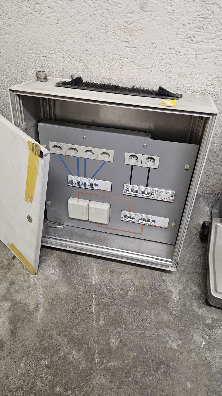 Alimentazione elettrica: Elektro-Verteiler-Schrank – Usato da Davos Platz venduto da Metler70