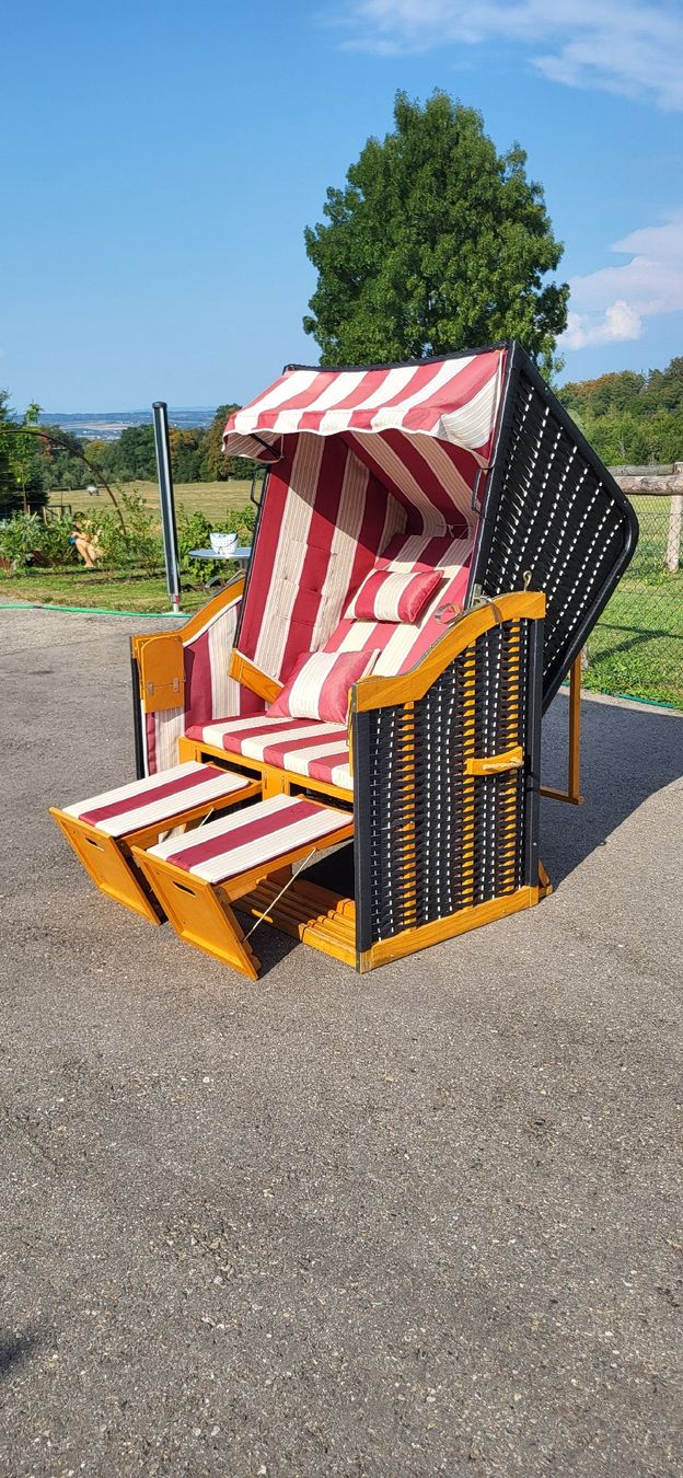 Gonser Liegen & Liegestühle: Strandkorb 2-Sitzer rot/weiss – Gebraucht aus Schönholzerswilen von nzaussi 2