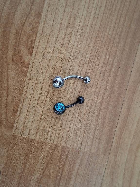 Gioielli per piercing: 2 Bauchnabelpiercings, beide neu – Usato da Oftringen venduto da juuuno_miri