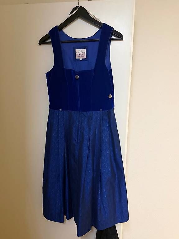 Kleider: designer Dirndl royalblau mit passender Spitzenbluse  – Gebraucht aus Erlenbach ZH von meliha 2
