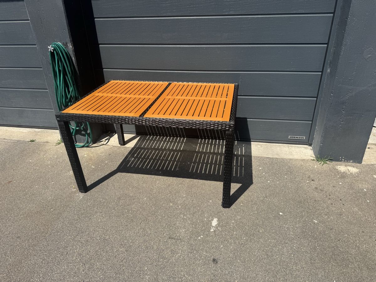 Tischset: Gartentisch mit 6 Stühlen Polyrattan Holzoptik – Gebraucht aus Nebikon von Pablo2022 1
