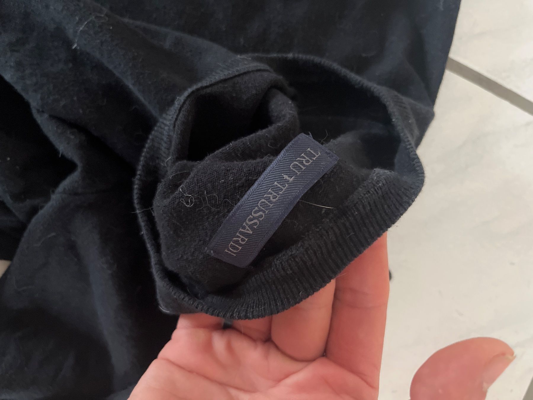 Maglioni & Felpe: Trussardi Pullover Schwarz Grösse M Defekt – Difettoso da Chiasso venduto da AzenYa 1