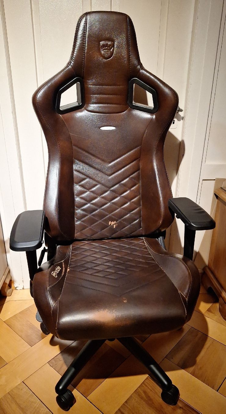 Noblechairs Sedie: Noblechairs Epic "Echtleder" – Usato da Flawil venduto da Dimontes