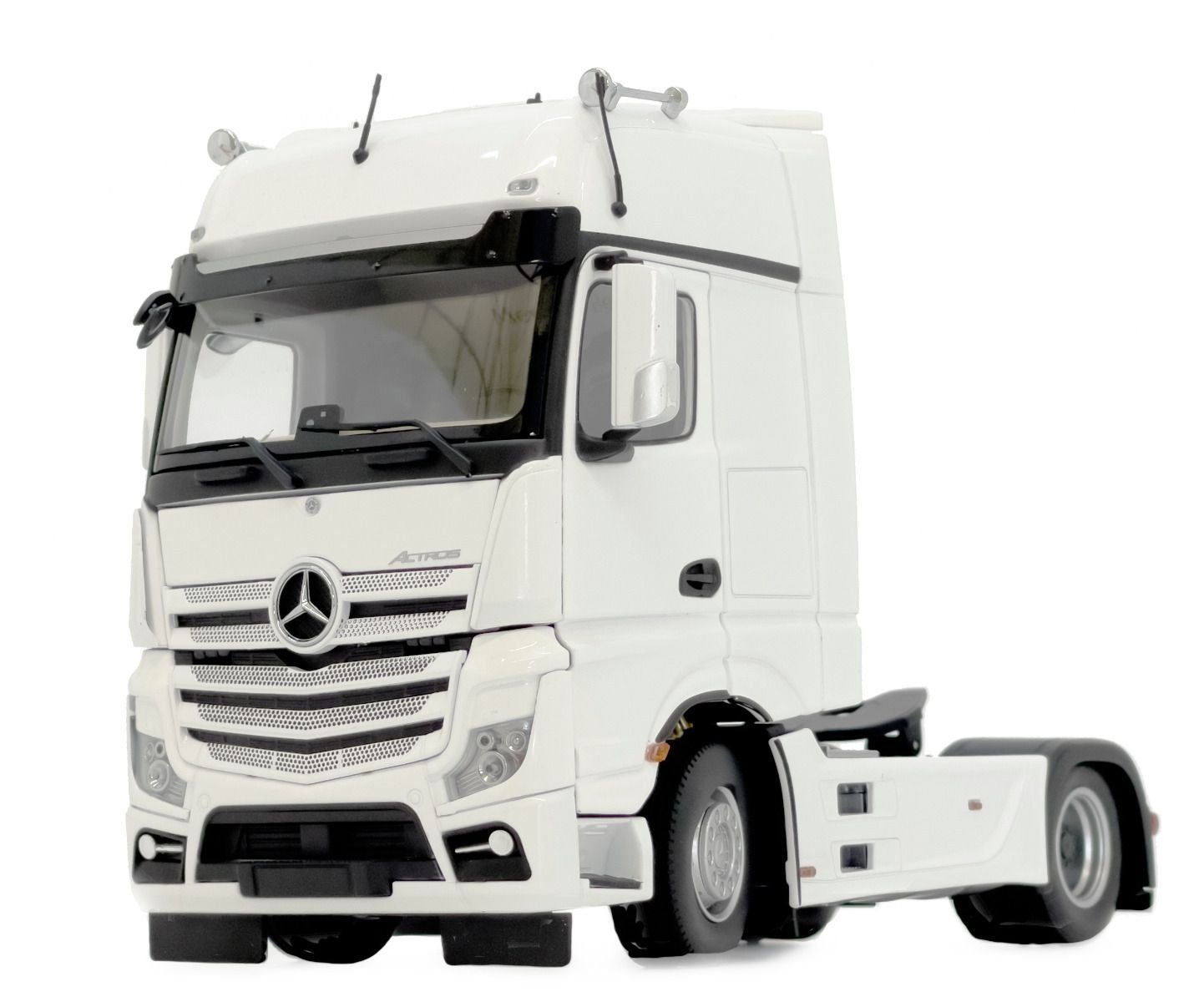 Modellbausätze & Standmodelle: 1:32 MB Actros Gigaspace 4x2 weiss – Neu und originalverpackt aus Affoltern am Albis von Modellshop-8910 1