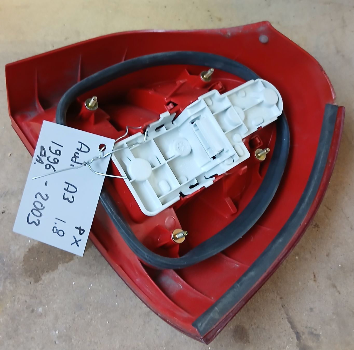 Audi Fari: Feu arrière gauche Audi A3 1996-2003 – Usato da la heutte venduto da Auto-stock 2