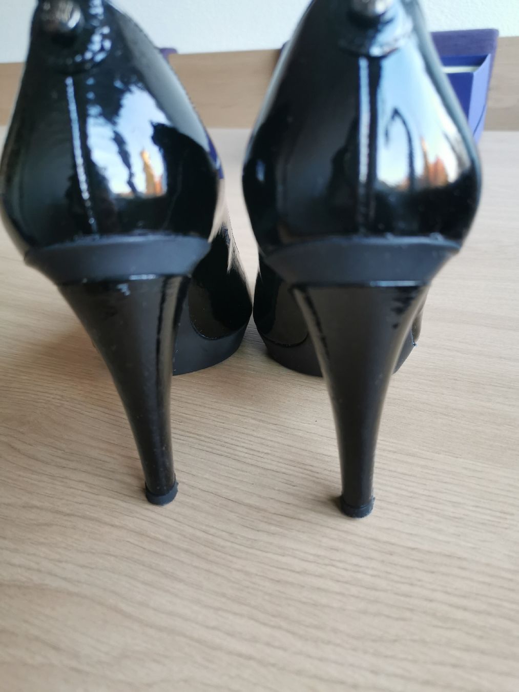 Stuart Weitzman Scarpe da donna: Schwarze Lack Pumps Stuart Weitzman Logosonny Gr. 38 – Usato da Zürich venduto da ann_9bjc 2