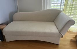 Tagesbett/Divan mit geräumigem Bettkasten, hellbeige