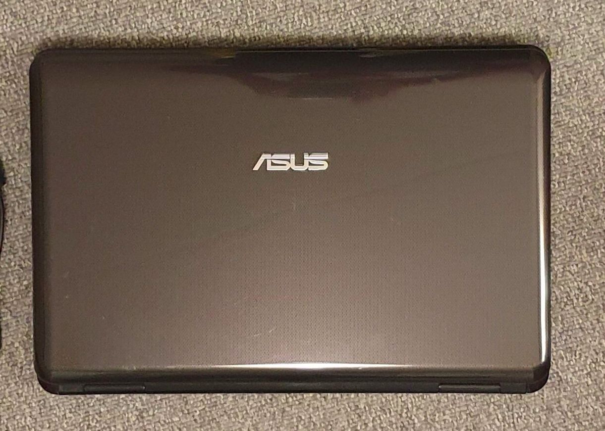 Asus Notebook: ASUS K501D, Linux Mint, Mit Netzteil, Kein Akku – Usato da Winterthur venduto da E-Frosch 1
