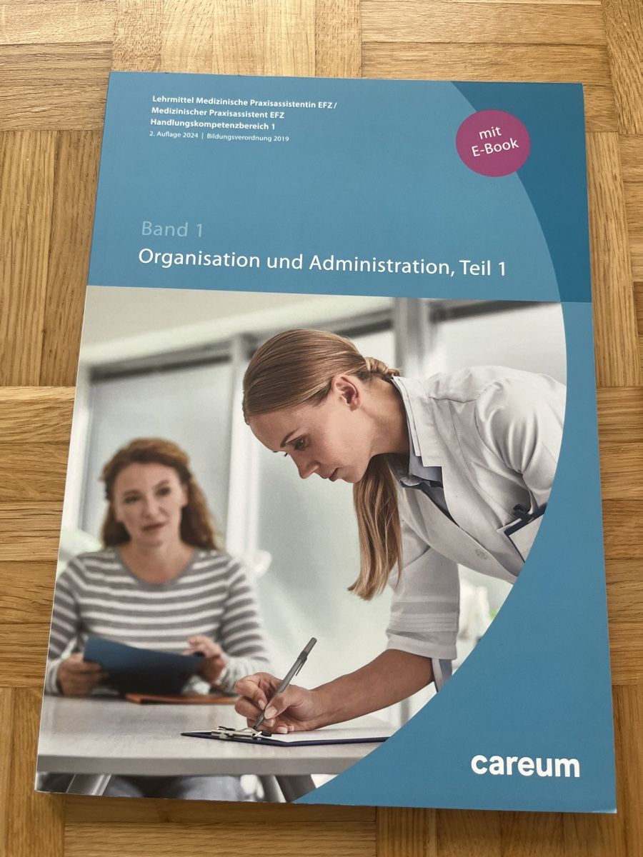 Libri: Medizinische Praxisassistentin EFZ Band 1 – Nuovo (secondo la descrizione) da Dübendorf venduto da an_nk8z
