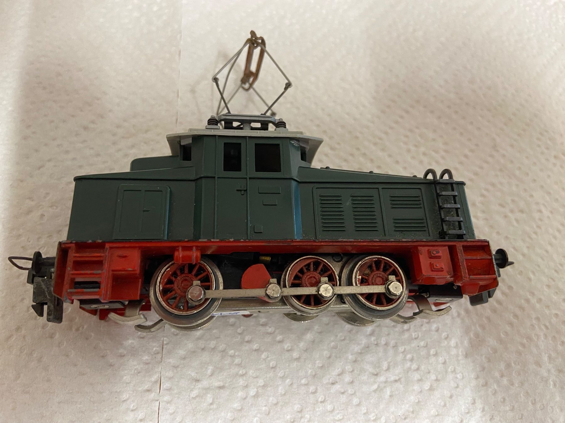 Trix Modelleisenbahnen: Trix Express Rangierlok 2438 – Gebraucht aus Basel von Relaphe 1