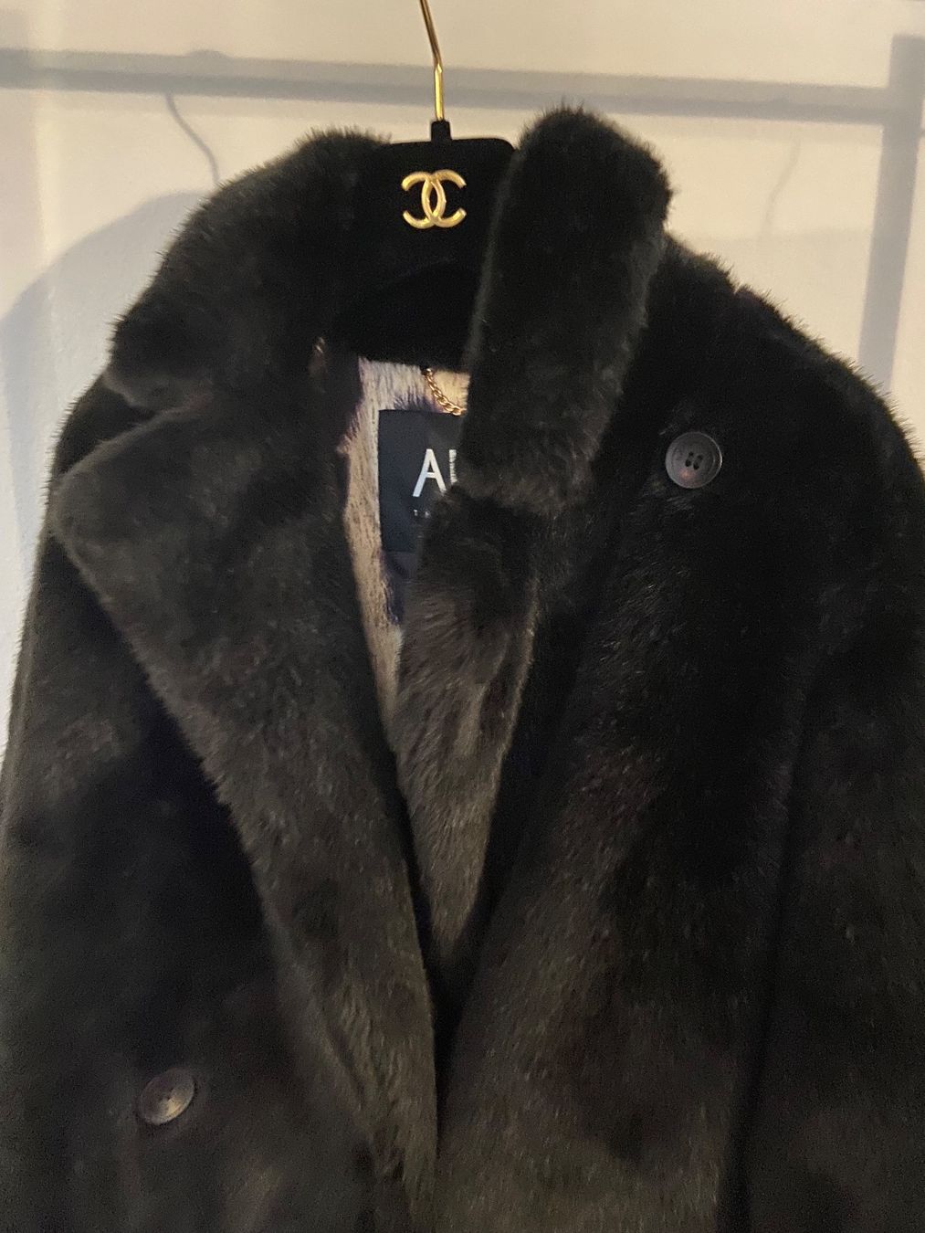 Mäntel: Alix faux fur Mantel – Gebraucht aus Zürich von Larazade