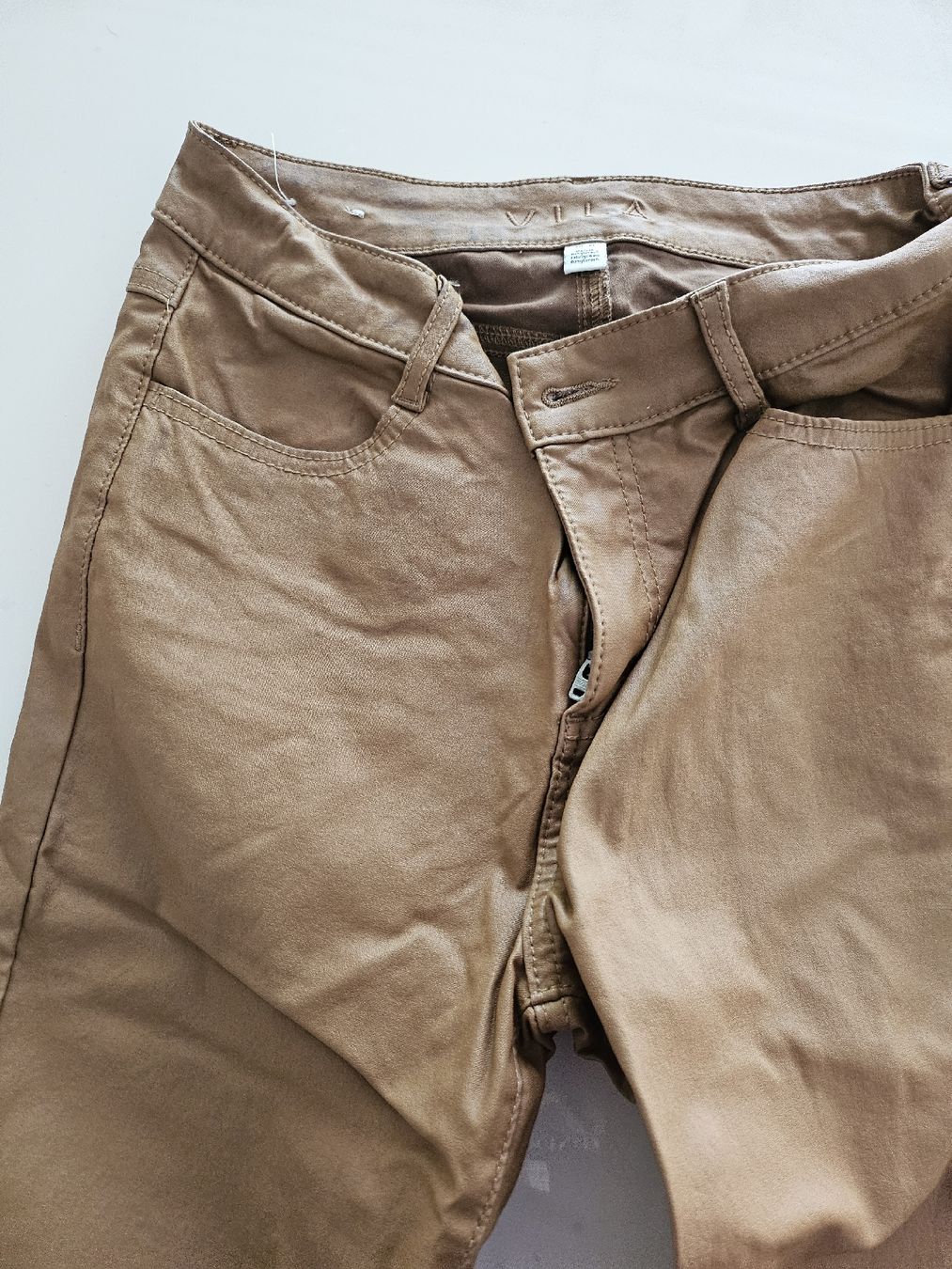 Pantaloni: pantalon très serré – Usato da Dietlikon venduto da mic_z7ly 2