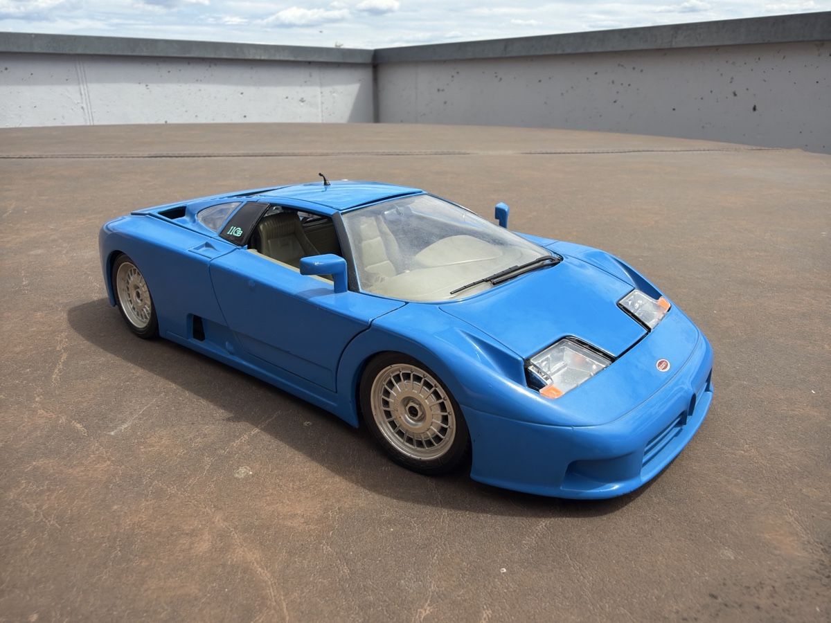 Bburago Voitures modèles: Bugatti EB110 - 1/18 - Bburago – D'occasion à Wolfwil par Rolex1 3