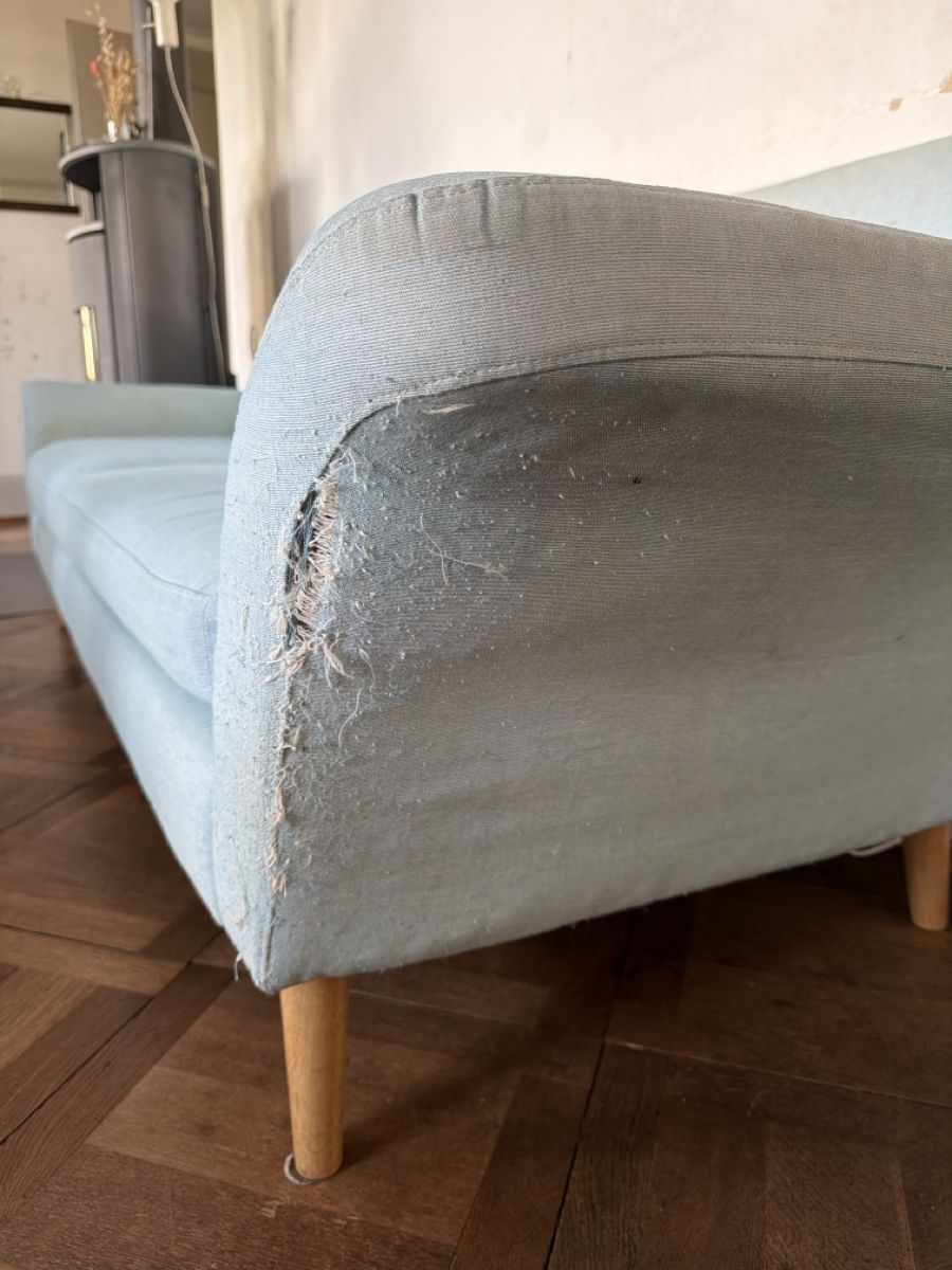 Divani: Sofa hellblau Retro Design mit Gebrauchsspuren  – Usato da Winterthur venduto da Ema9 2