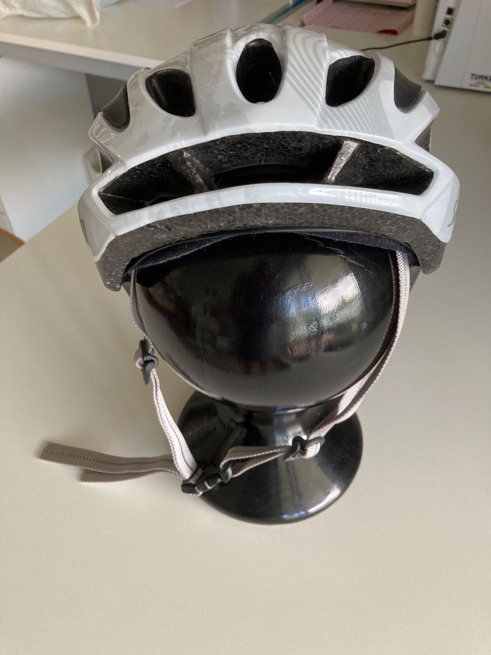 Caschi: Damen Velohelm Spezialized 50-58 cm – Usato da Fehraltorf venduto da mayalotto 3