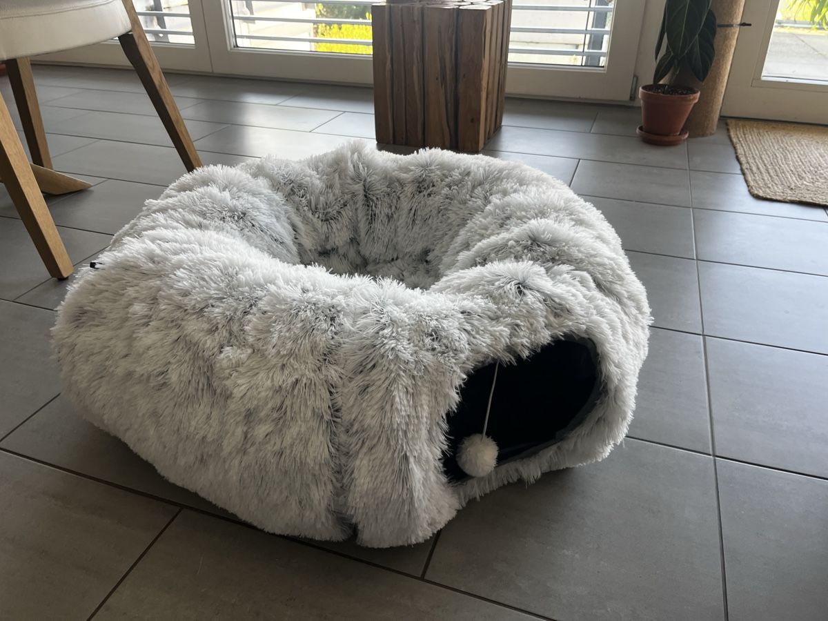 Spielzeuge: Fluffy Cat Bed Tunnel Grey Soft – Neu (gemäss Beschreibung) aus Volketswil von edo_lb9x