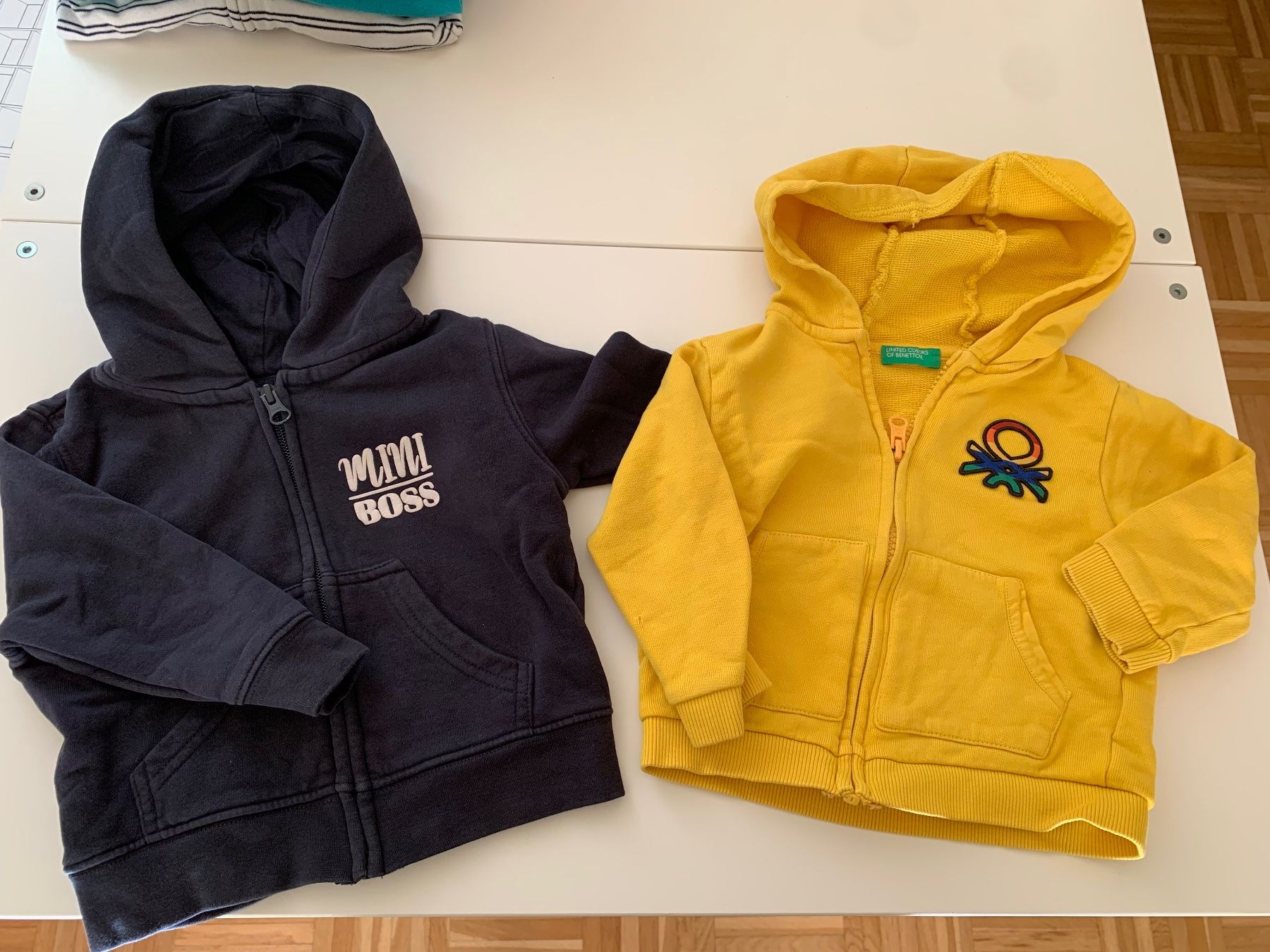 Maglioni & Felpe: Lot de 2 sweat zip à capuche / taille 12-18 mois – Usato da Meyrin venduto da Bronx86