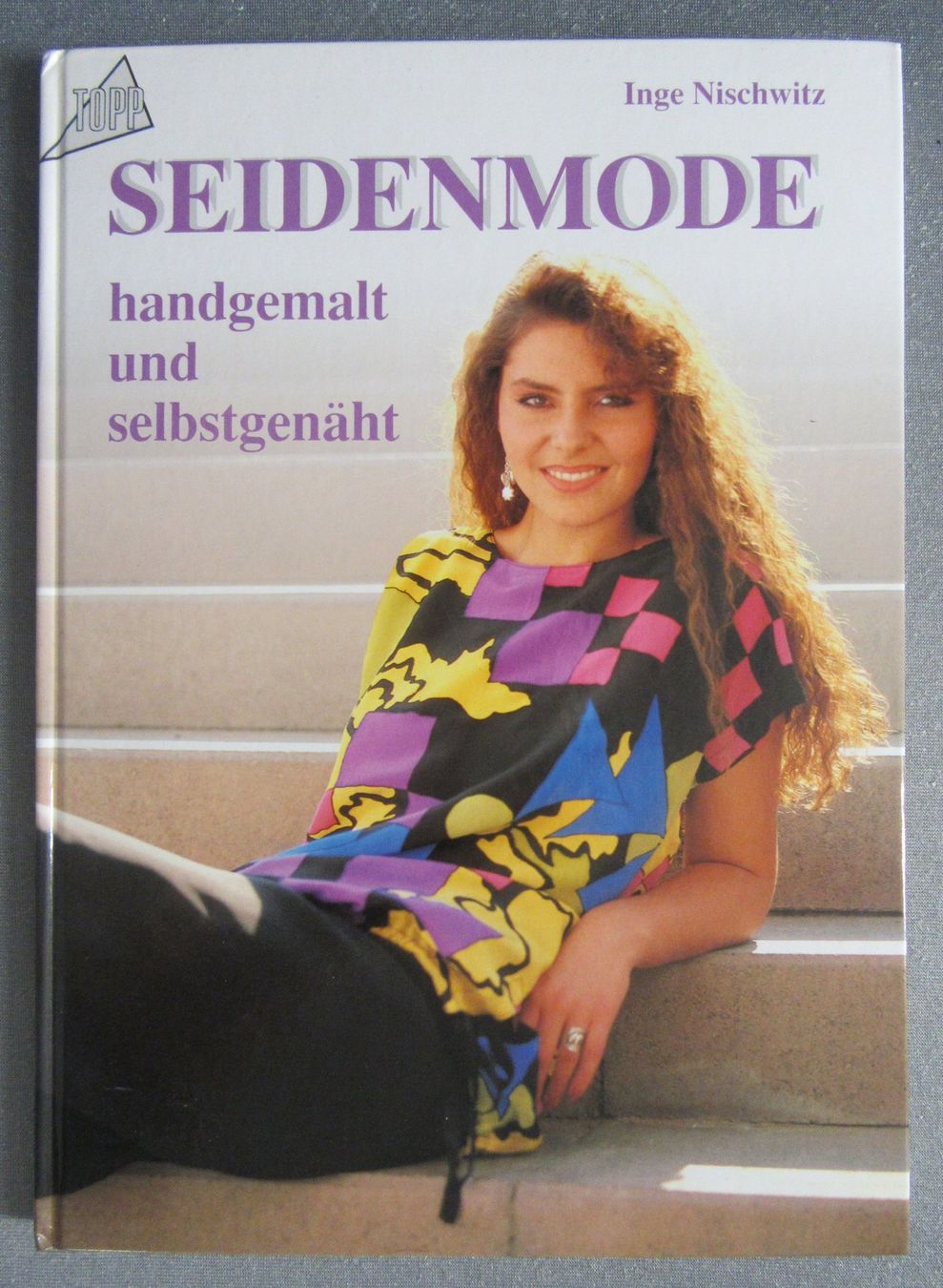Libri: Seidenmode handgemalt und selbstgenäht  - von Inge Nischwitz – Usato da Auenstein venduto da Padabimbim