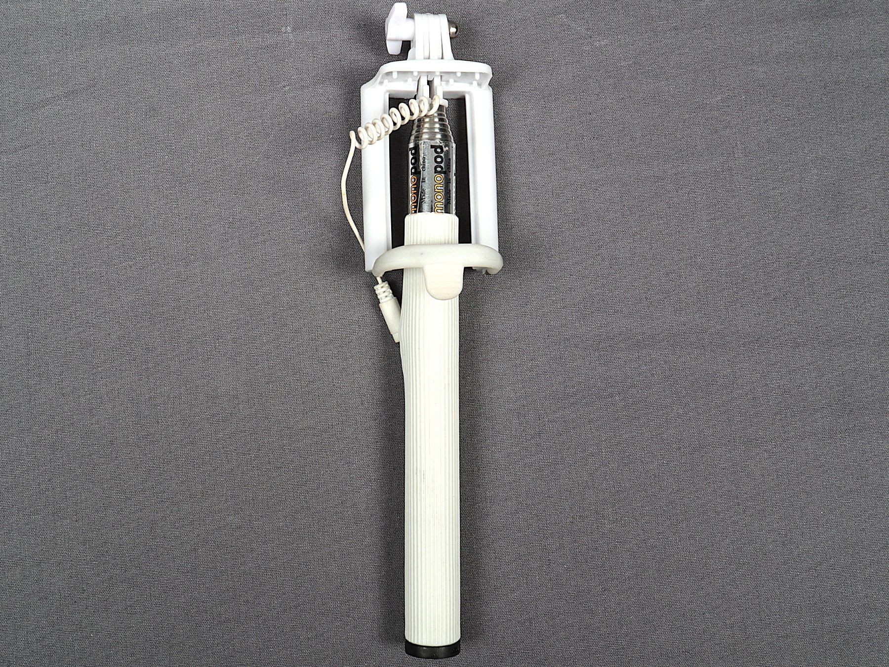 Halterungen: SELFIE Stick Weiss – Gebraucht aus Steinen von Restwert_Steinen