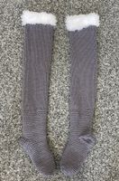 Neue Overknees Strümpfe grau mit weissem Kunstfell Grösse 39