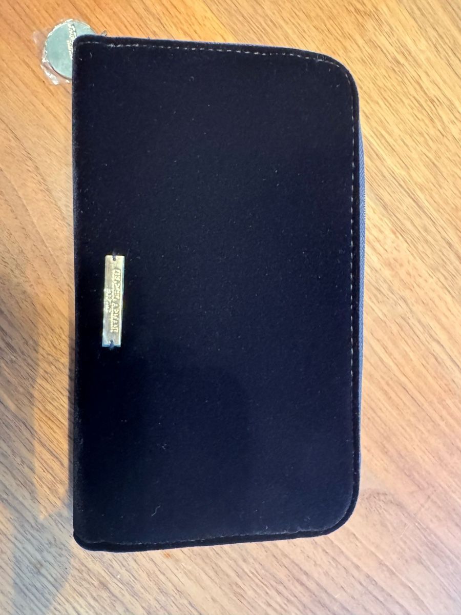 Armani Borse da donna: Marken Elegante Samt Clutch Schwarz Giorgio Armani – Nuovo (secondo la descrizione) da lenzburg venduto da and_6zl8