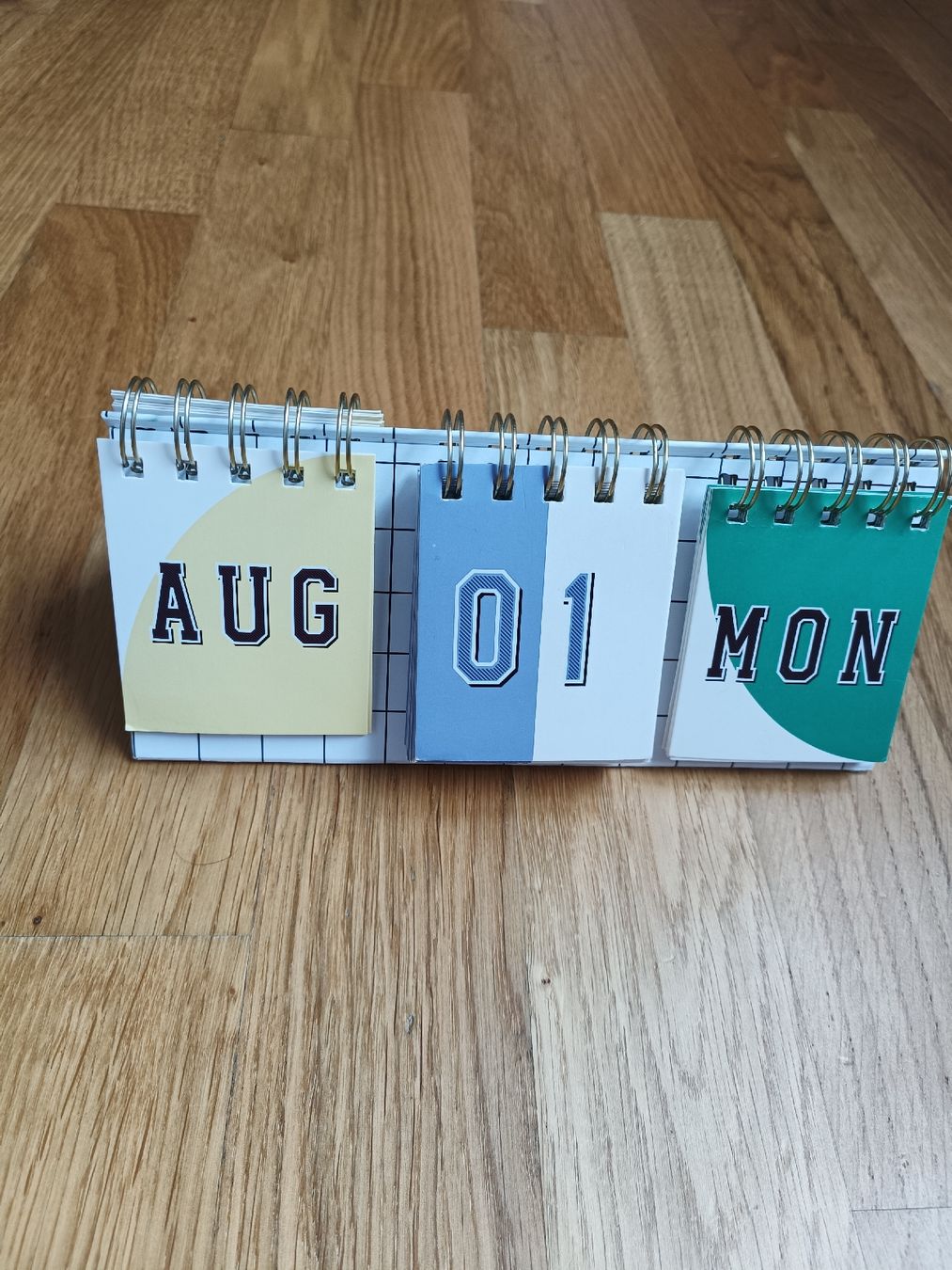 Calendari: calendar  – Usato da Muri AG venduto da Suiphi
