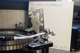 MIKE BATT: Six Days In Berlin, EPC 85149, 1981, NM/NM