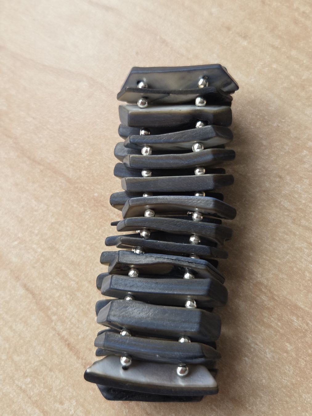 Bracciali & Braccialetti: Muschel Elastarmband Perlmutt bis Grautöne Länge 18cm – Usato da Winterthur venduto da katzen07