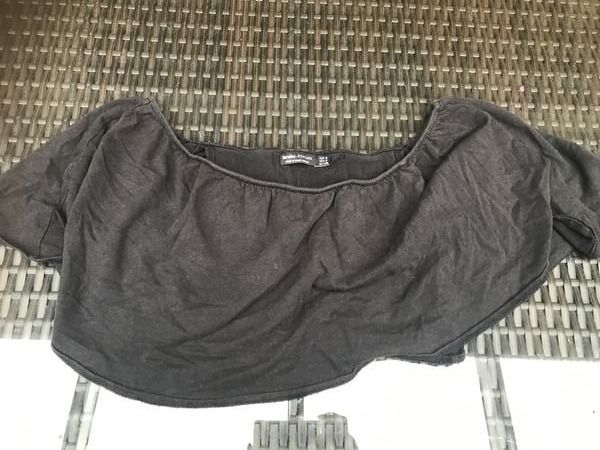 Bershka Blusen, T-Shirts & Tops: Mädchen Bershka Top schwarz S – Gebraucht aus Bergdietikon von antovale