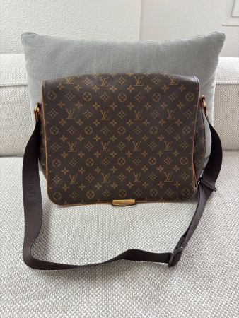 LOUIS VUITTON Messenger Bag
