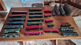 H0 AC, DC, lot. 4 Loks, 18 Wagen, 34 Gleise.