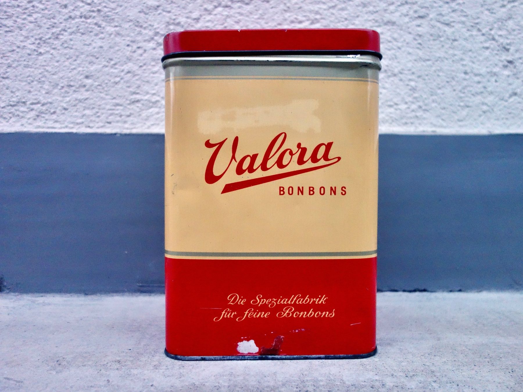 Tutte le decorazioni: alte Blechdose Dose Blech VALORA HALTER BEINWIL BONBONS – Usato da Kerzers venduto da bottlesandboxes 4