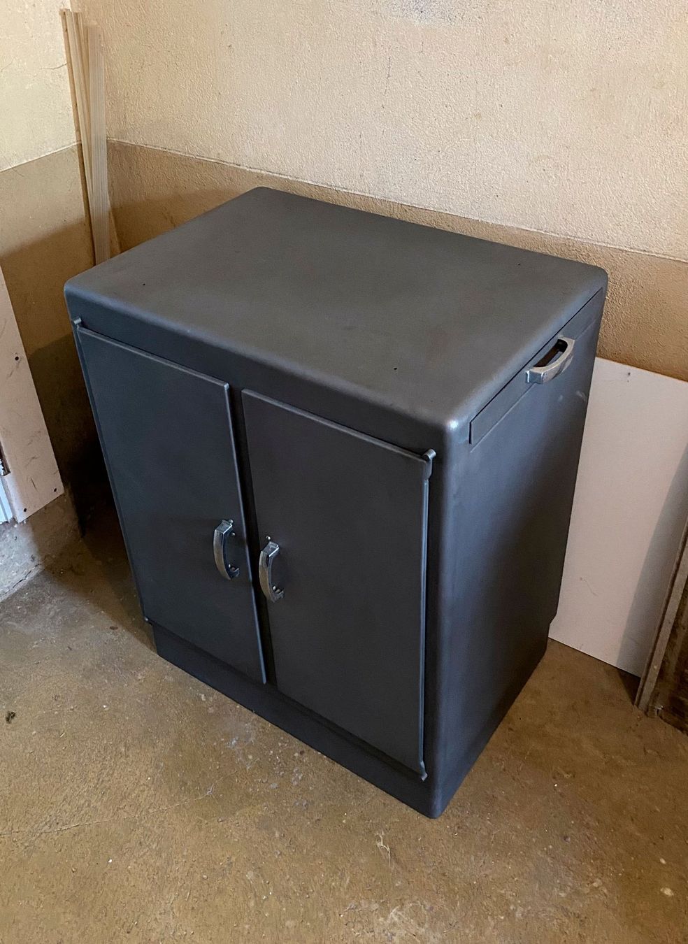 Credenze: Meubles industriel – Buffet design – Usato da Neuchâtel venduto da Basilegeiser 1