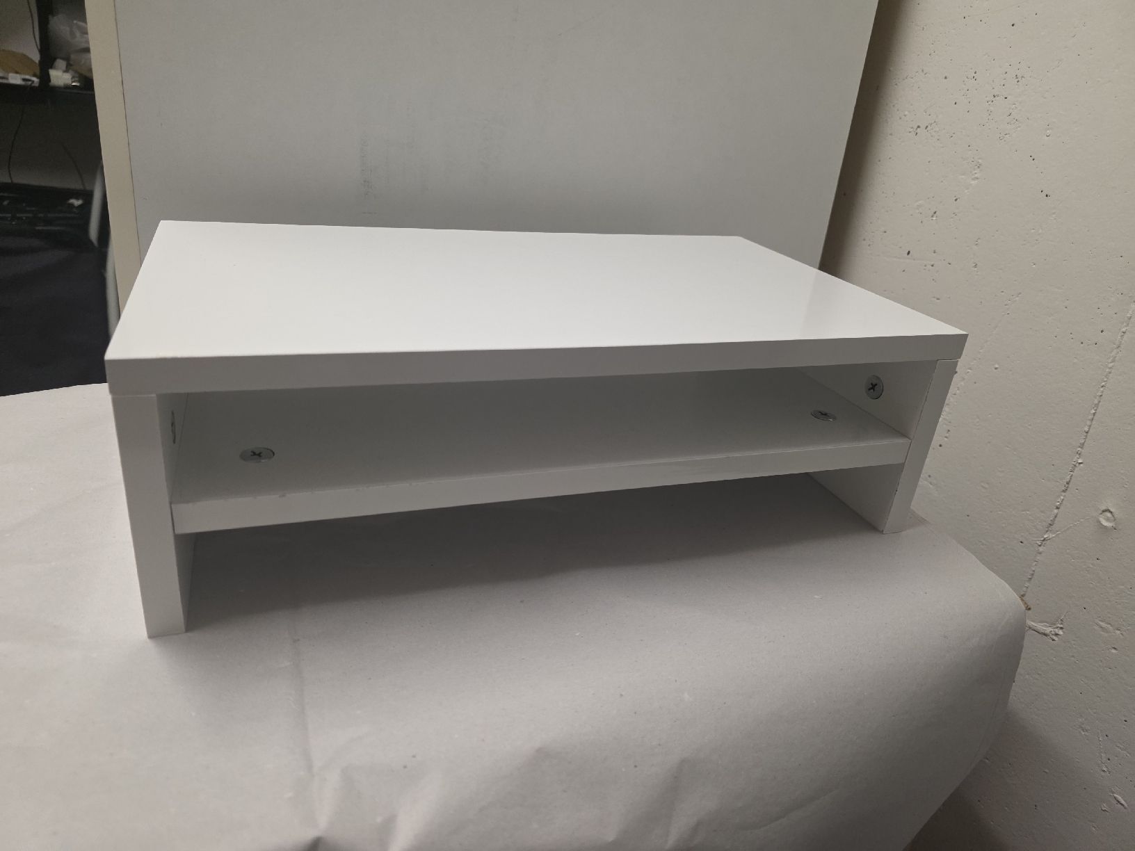 Staffa per monitor: Monitorerhöhung weiss 40 cm breit – Usato da Niederhasli venduto da 8155irae