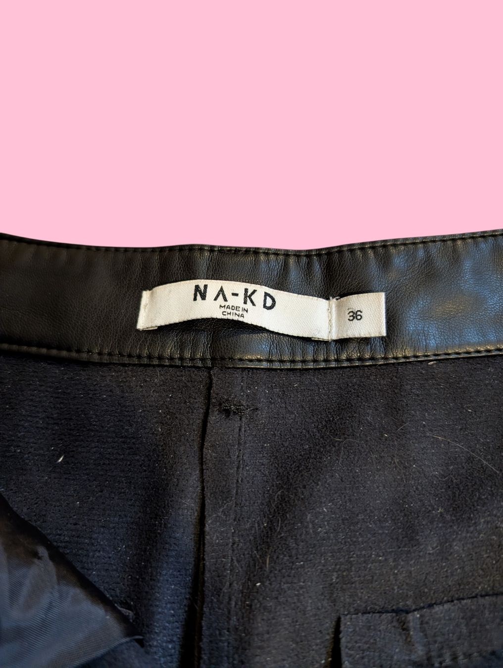 Na-kd Pantaloni: Hose aus Lederimitat, baggy – Usato da St. Gallen venduto da nadinewho 1