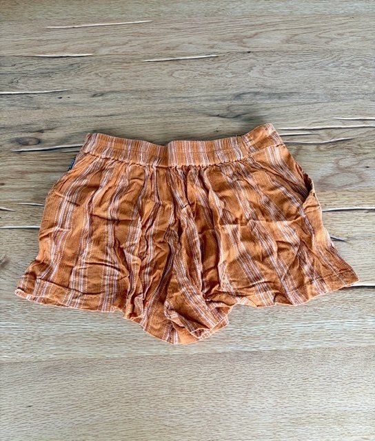 Protest Pantaloni: Schöne Protest Mädchen Shorts Grösse XS / 34 – Usato da Hohenrain venduto da Kiendan 1